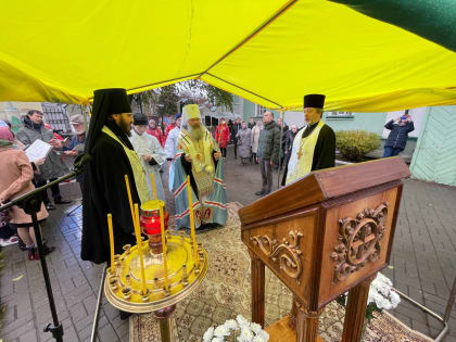 В День памяти жертв политических репрессий глава Татарстанской митрополии совершил заупокойную литию