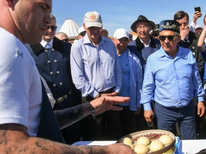 Минниханов станцевал в Якутии — видео