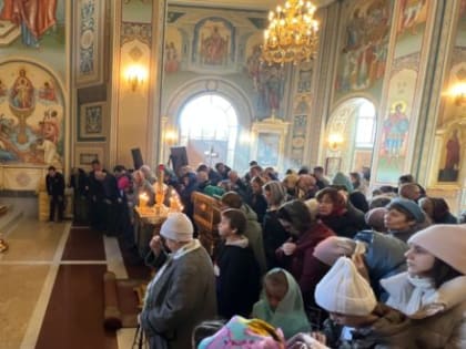 Божественная литургия в Неделю 18-ю по Пятидесятнице в Кафедральном соборе Альметьевска