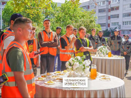 Мэр Челнов побывал на праздничном обеде для строителей «Нашего двора»