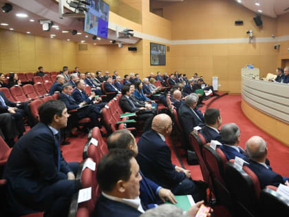 Под председательством Рустама Минниханова состоялось заседание Совета директоров АО «Татнефтехиминвест-холдинг»