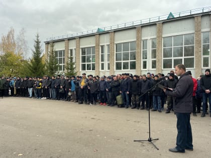 Секретарь Альметьевской епархии принял участие в отправке мобилизованных на сборный пункт в Казань