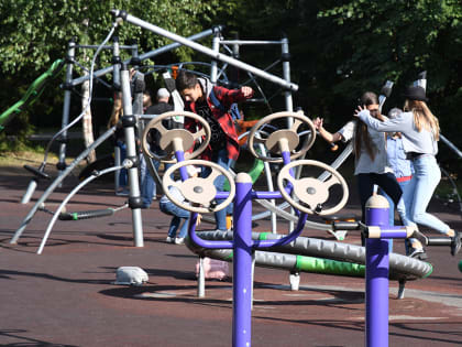 В казанских парках и скверах начался ремонт детских и спортивных площадок