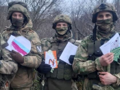 Наши земляки, участники СВО, получили открытки от школьников района