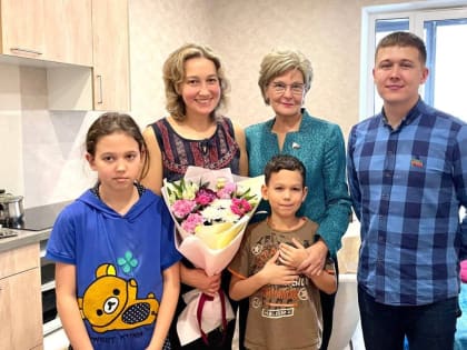 МГЕР Татарстана поздравили жен мобилизованных татарстанцев с Днем матери