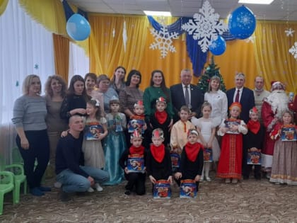 Новогодний праздник, который с нетерпеньем ждали дети, прошел в детском саду «Теремок»