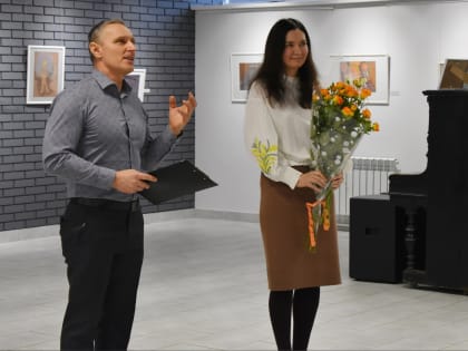 Челнинская преподавательница открыла персональную выставку