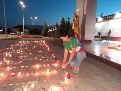 Нурлатские активисты МГЕР организовали акцию «Свеча памяти»