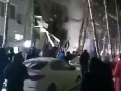В Нижневартовске из-за взрыва газа в жилом доме обрушились два этажа, есть погибшие (ВИДЕО)
