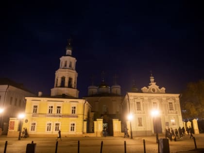 В канун праздника Покрова Пресвятой Богородицы митрополит Кирилл возглавил всенощное бдение в Никольском соборе Казани