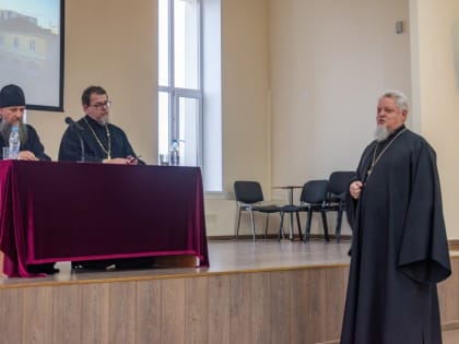 В духовной школе состоялась беседа, посвящённая организации и развитию приходской жизни