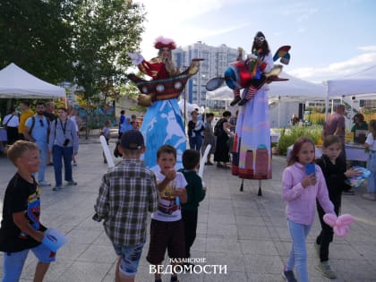 Татьяна Устинова на «Книжном экваторе» в Казани научила правильно выбирать книги и удачно выйти замуж