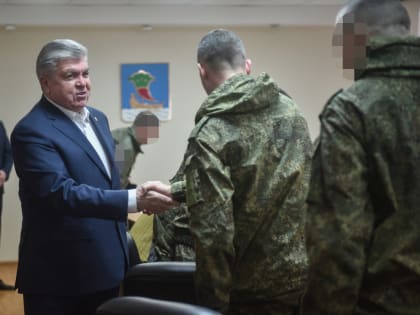 Мэр города встретился с военнослужащими, находящимися в отпуске