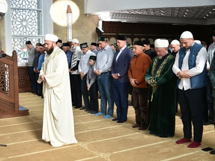 «Гает-намаз в новой мечети»: как Рустам Минниханов встретил Ураза-байрам в Залесном