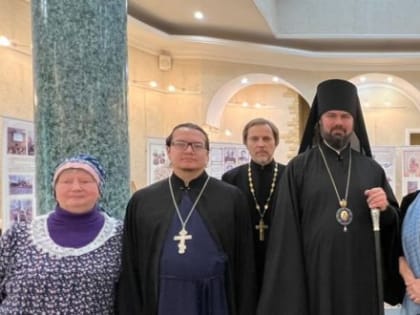 Епископ Мефодий посетил выставку, посвященную истории династии Стахеевых