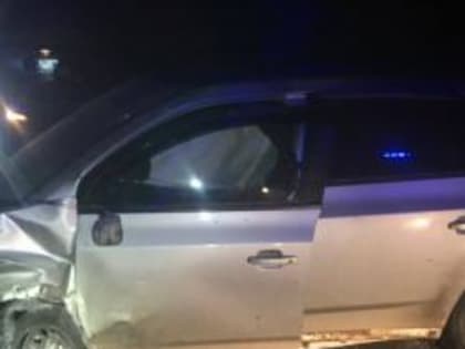 Вечером на трассе в Татарстане столкнулись три автомобиля, пострадали шесть человек