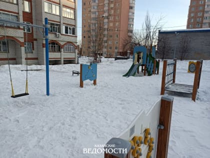 Ледяных пьедесталов быть не должно: архитекторы «Нашего двора» оценили уборку снега у домов в Казани