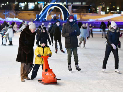 Сегодня каток в парке «Черное озеро» будет закрыт