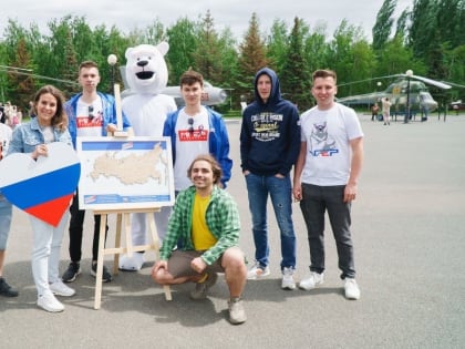 В День России в казанском Парке Победы активисты МГЕР провели патриотическую акцию «Zа Россию»