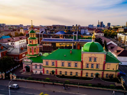 Молитвы о Российском воинстве вознесены за ночным богослужением в Духосошественском храме Казани