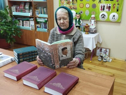 Организовали чтение вслух и  оформляли книжную выставку