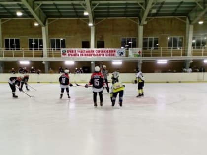Наши проиграли: в Бавлах продолжаются игры Первенства РТ по хоккею