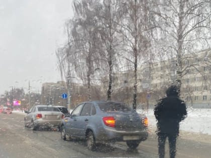 Аварии и отмена автобусных рейсов: в Челнах снова ледяной дождь