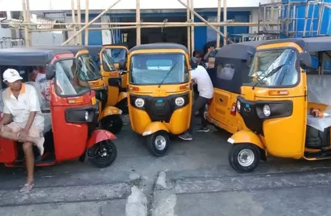 TRANSPORTASI MASSAL, PERUMAHAN DAN KENYAMANAN EKONOMI MASYARAKAT DI KOTA MANADO .