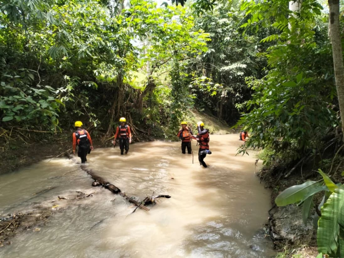Warga Ruguk Diduga Hanyut di Sungai, Tim SAR Lakukan Pencarian