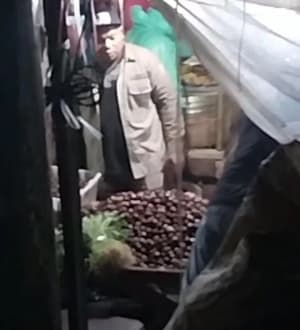 Dua Oknum Preman Diduga Pungli Pedagang Pasar Tumpah Cikarang, Aksinya Terekam Kamera