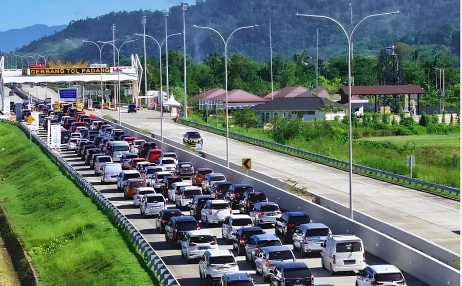 MENGURAI MASALAH PENYEBERANGAN DAN KRISIS TRANSPORTASI UMUM