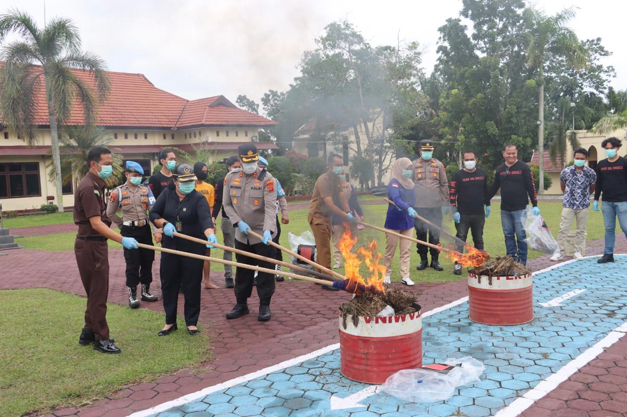 Press Liris !! Polres Sarolangun Ungkap Kasus Ganja 40 Kg, Sita Barang Bukti dan Kejar Pelaku Hingga ke Bandar Lampung.