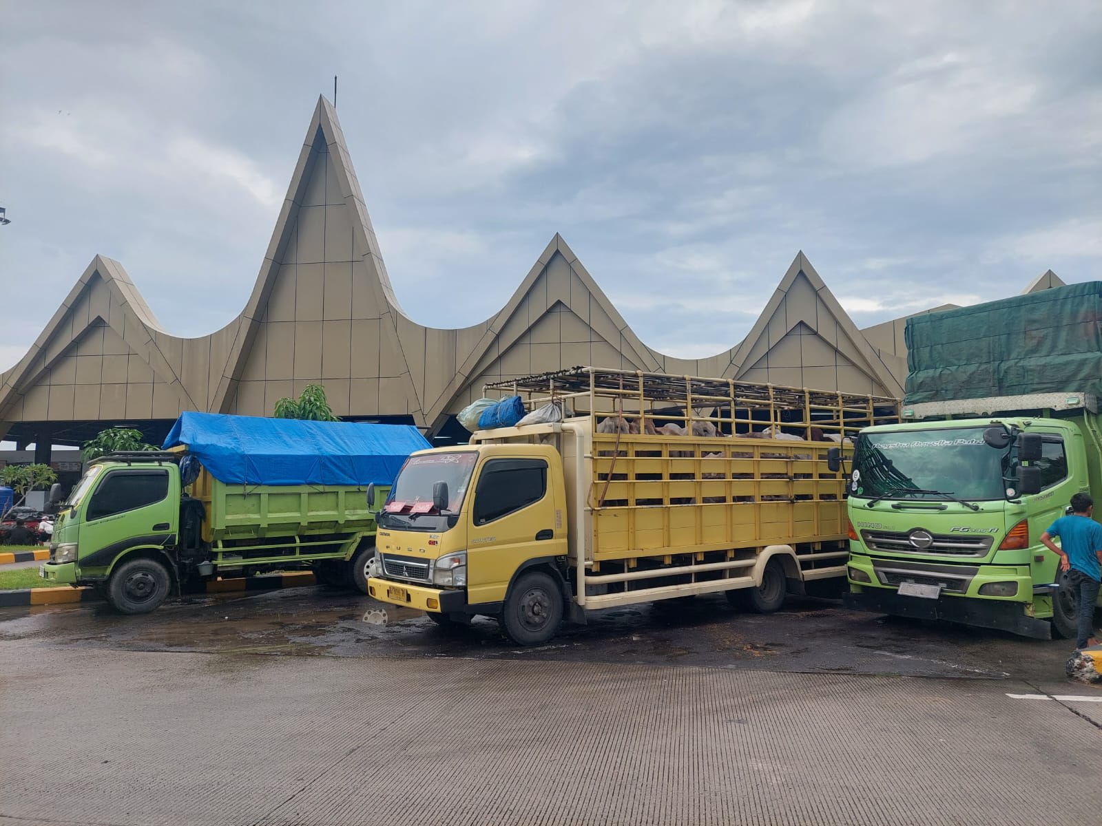 PENGEMUDI TRUK HARUS MENJADI PERHATIAN PEMERINTAH