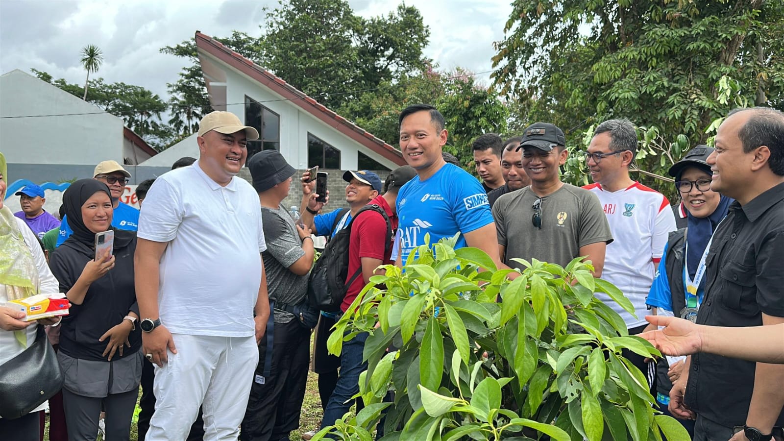 Bupati Bogor Gerakan Hijaukan Bumi Birukan Langit Melalui Penanaman Pohon