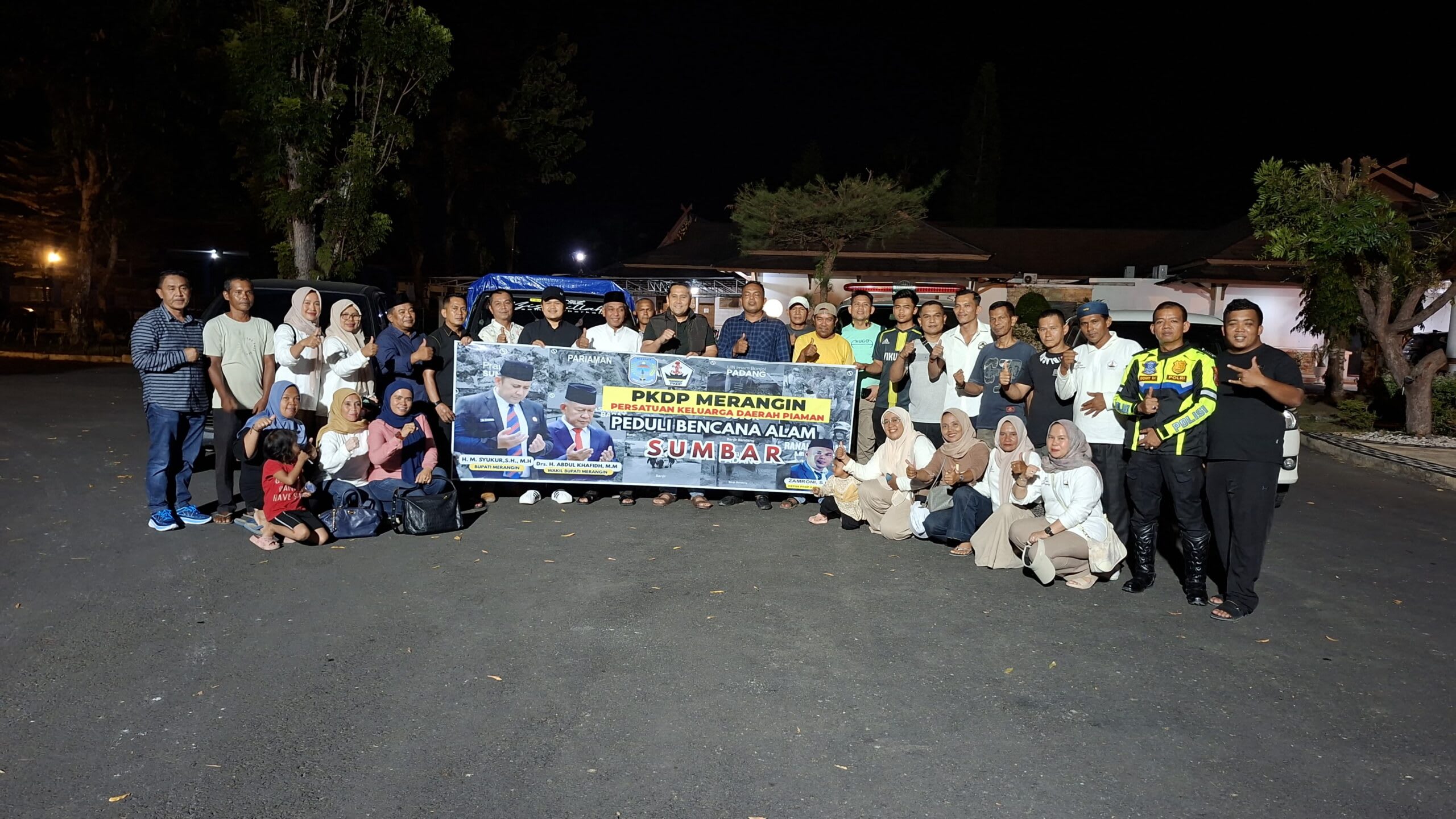 Turut Berdonasi, Bupati M. Syukur Lepas Keberangkatan Bantuan PKDP Untuk Korban Bencana Sumbar