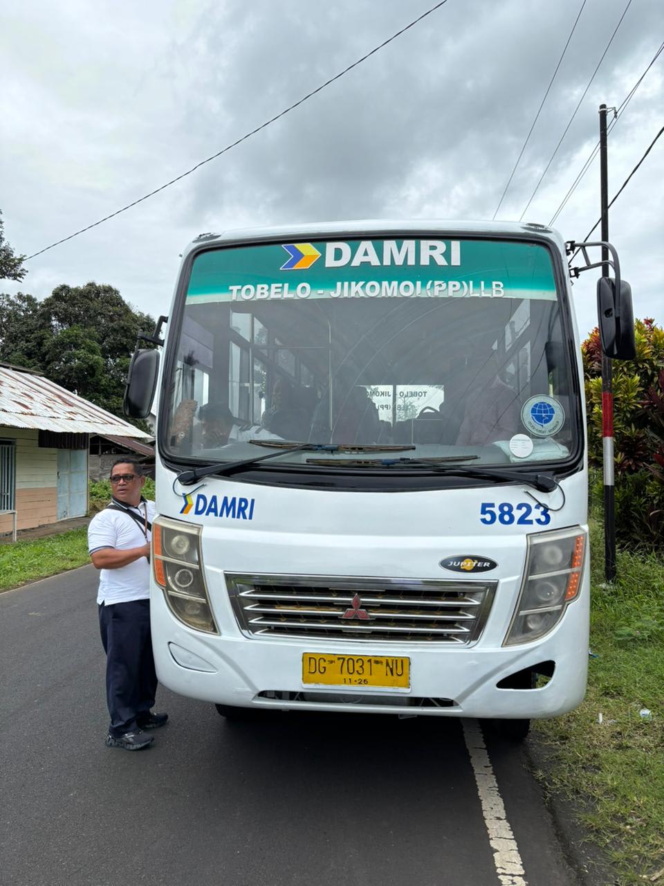 ANGKUTAN BUS PERINTIS DI MALUKU UTARA MERAJUT PULAU-PULAU REMPAH