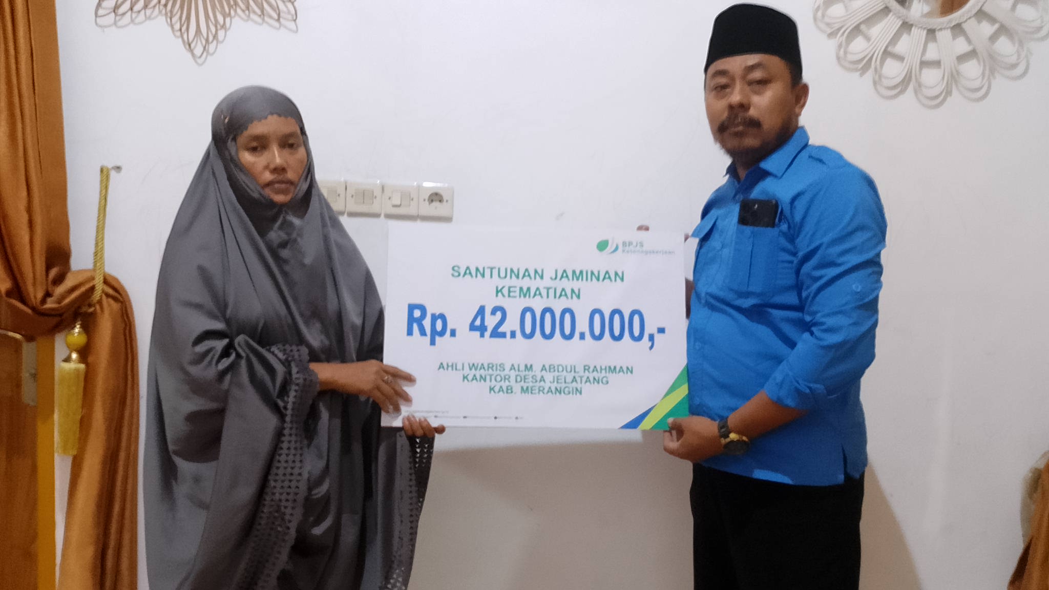 BPJS Ketenagakerjaan Merangin Memberikan JKM Untuk Almarhum Abdul Rahman Kadus Desa Jelatang Kepada Ahli WarisÂ