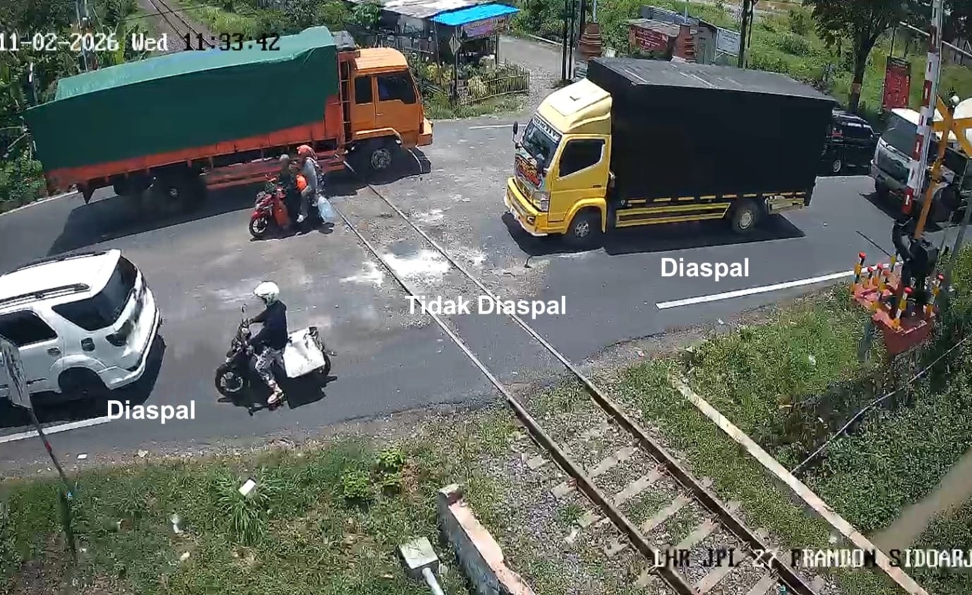 MENJAGA NYAWA DI PERLINTASAN SEBIDANG