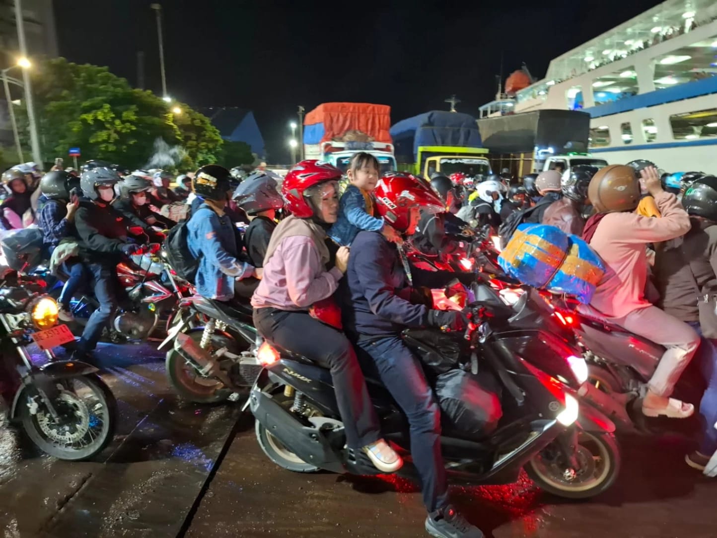 MUDIK LEBARAN DI AMBANG KRISIS ENERGI DAN KESELAMATAN TRANSPORTASI