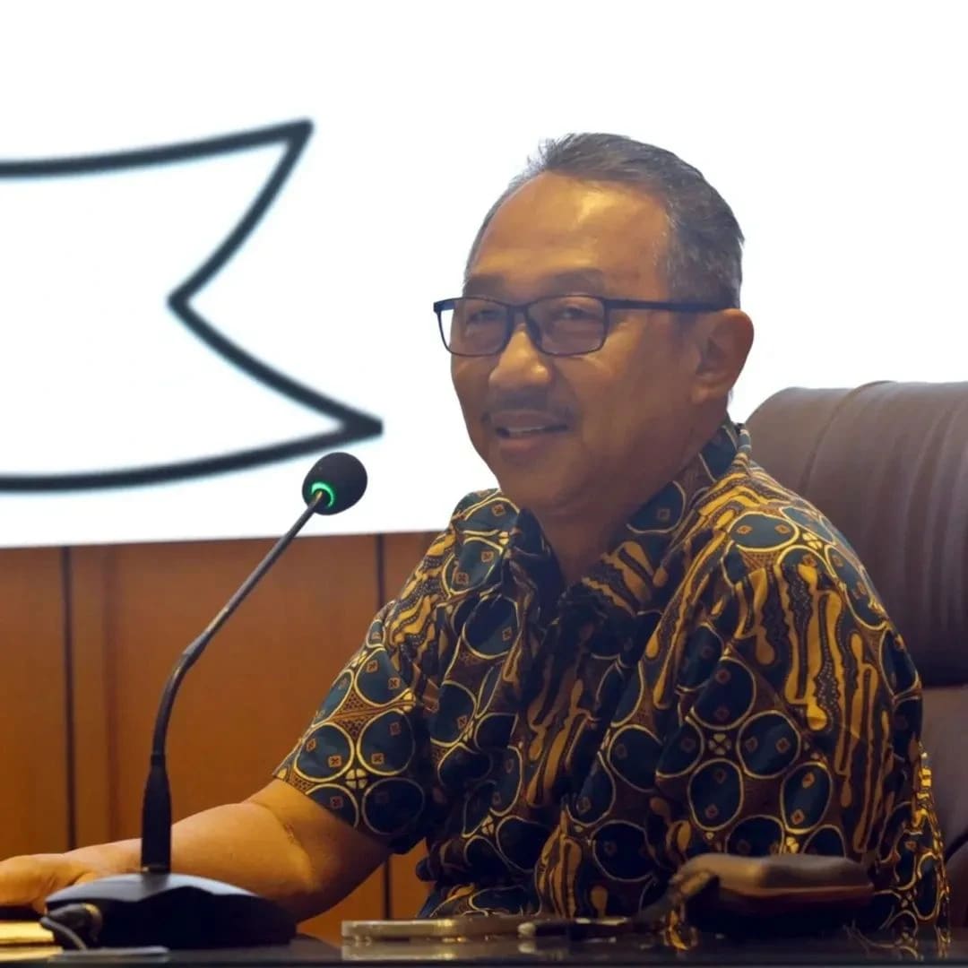 KONVERSI MOTOR LISTRIK ATAU BENAHI TRANSPORTASI PUBLIK?