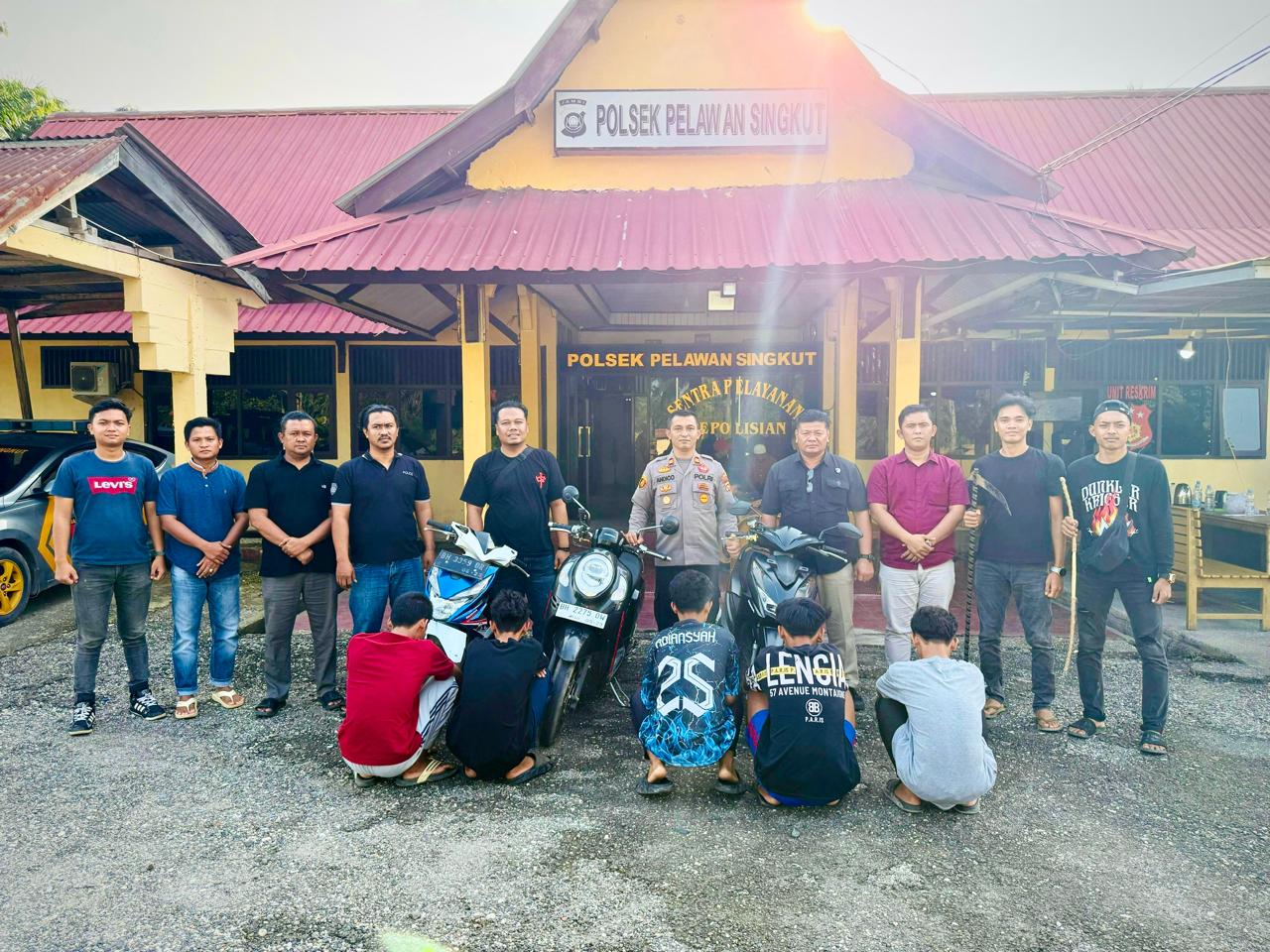 Geng Motor PEMUDA-43 Singkut, Diamankan Polres Sarolangun Berikut Sabit dan Panah Kayu.