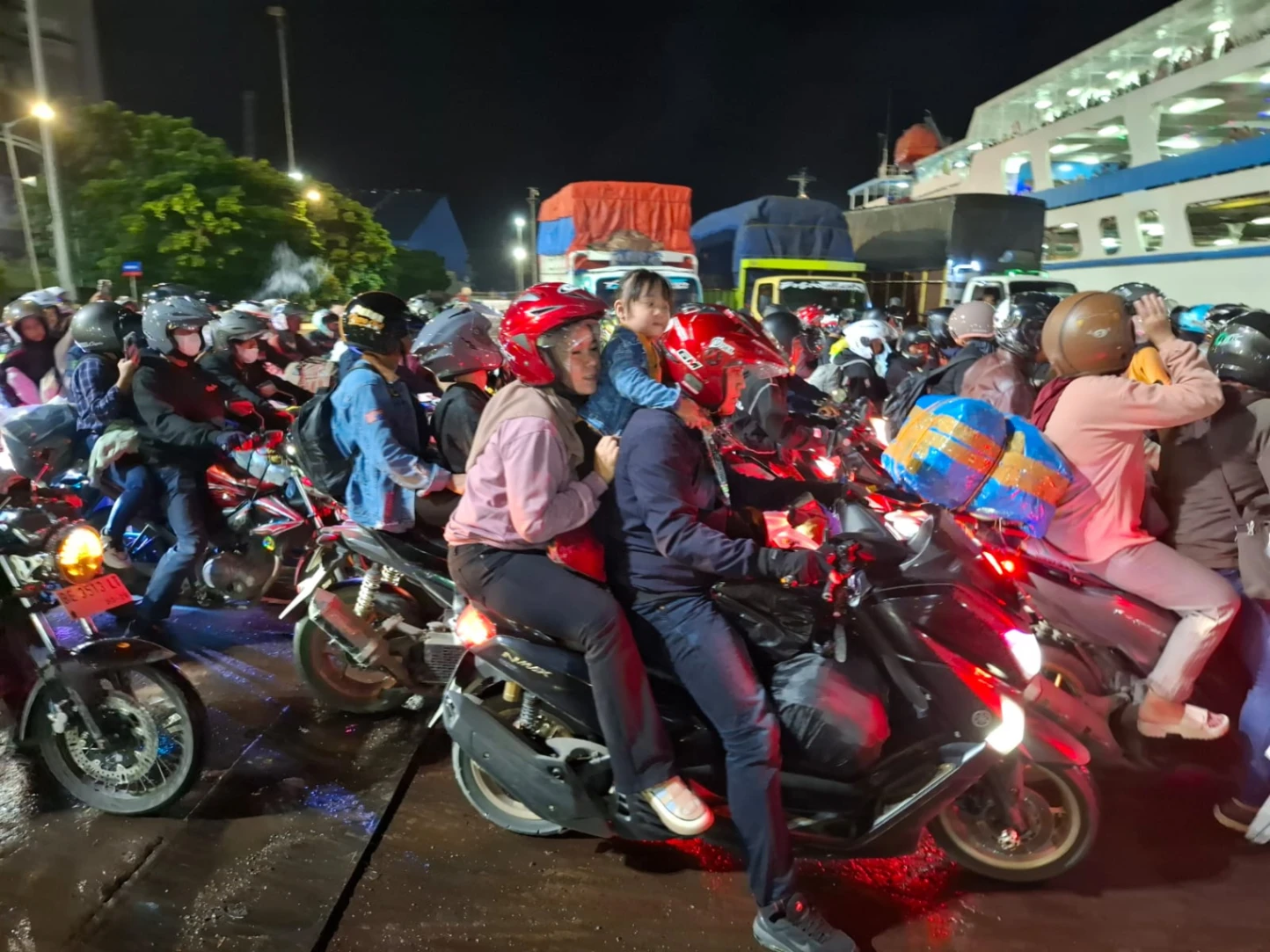 MUDIK LEBARAN DI AMBANG KRISIS ENERGI DAN KESELAMATAN TRANSPORTASI