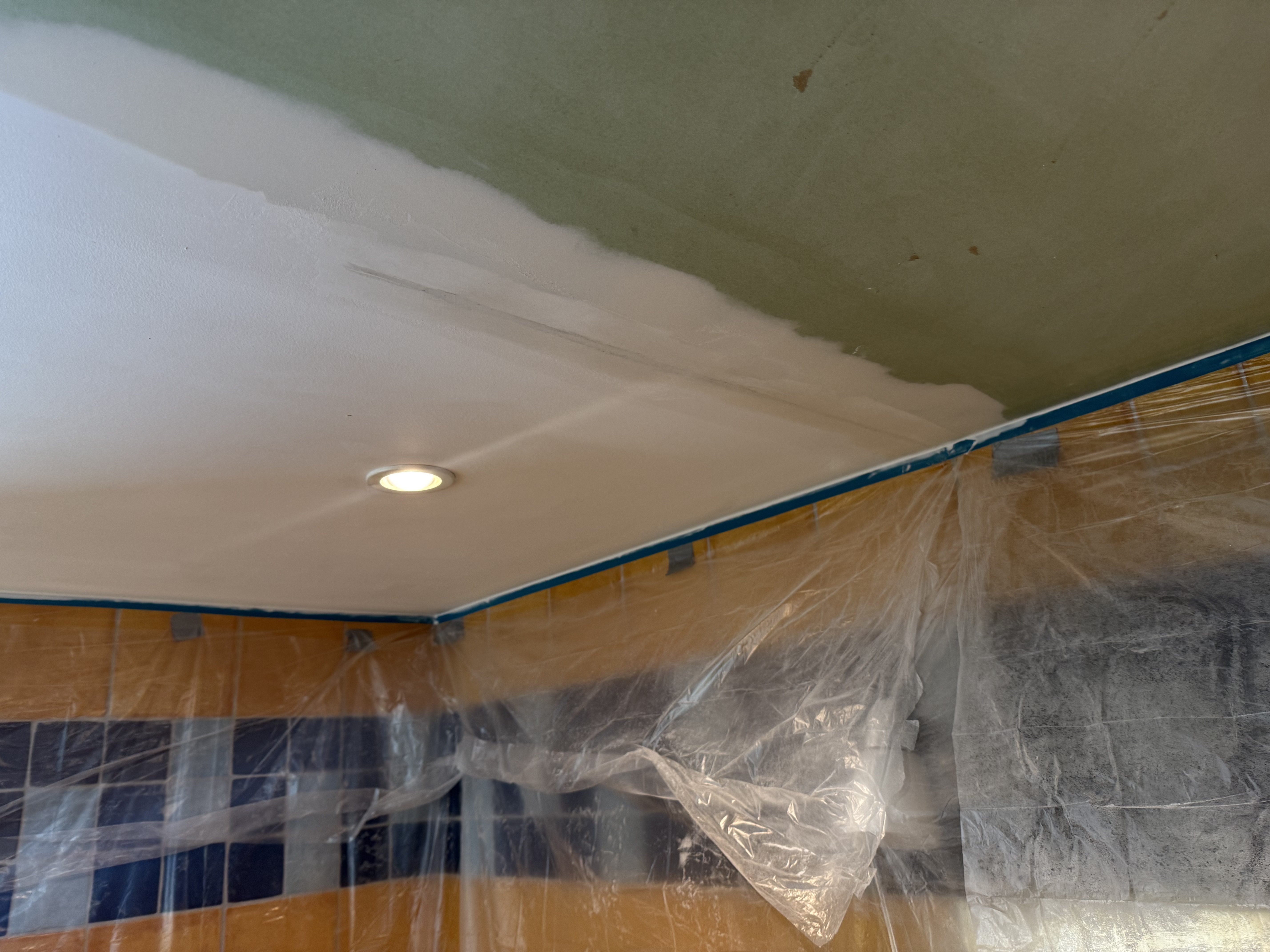 Odświeżenie sufitu w łazience