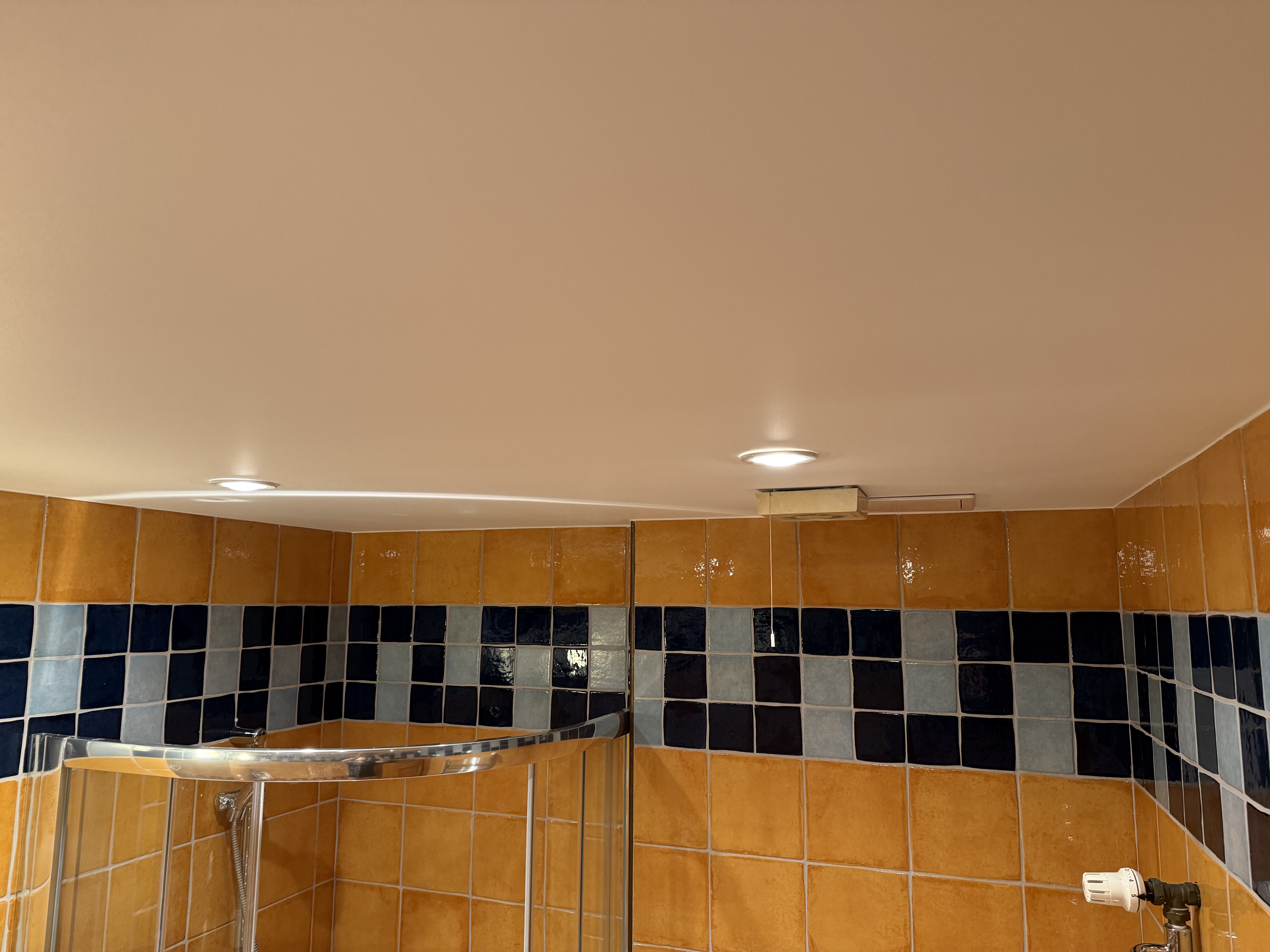 Odświeżenie sufitu w łazience