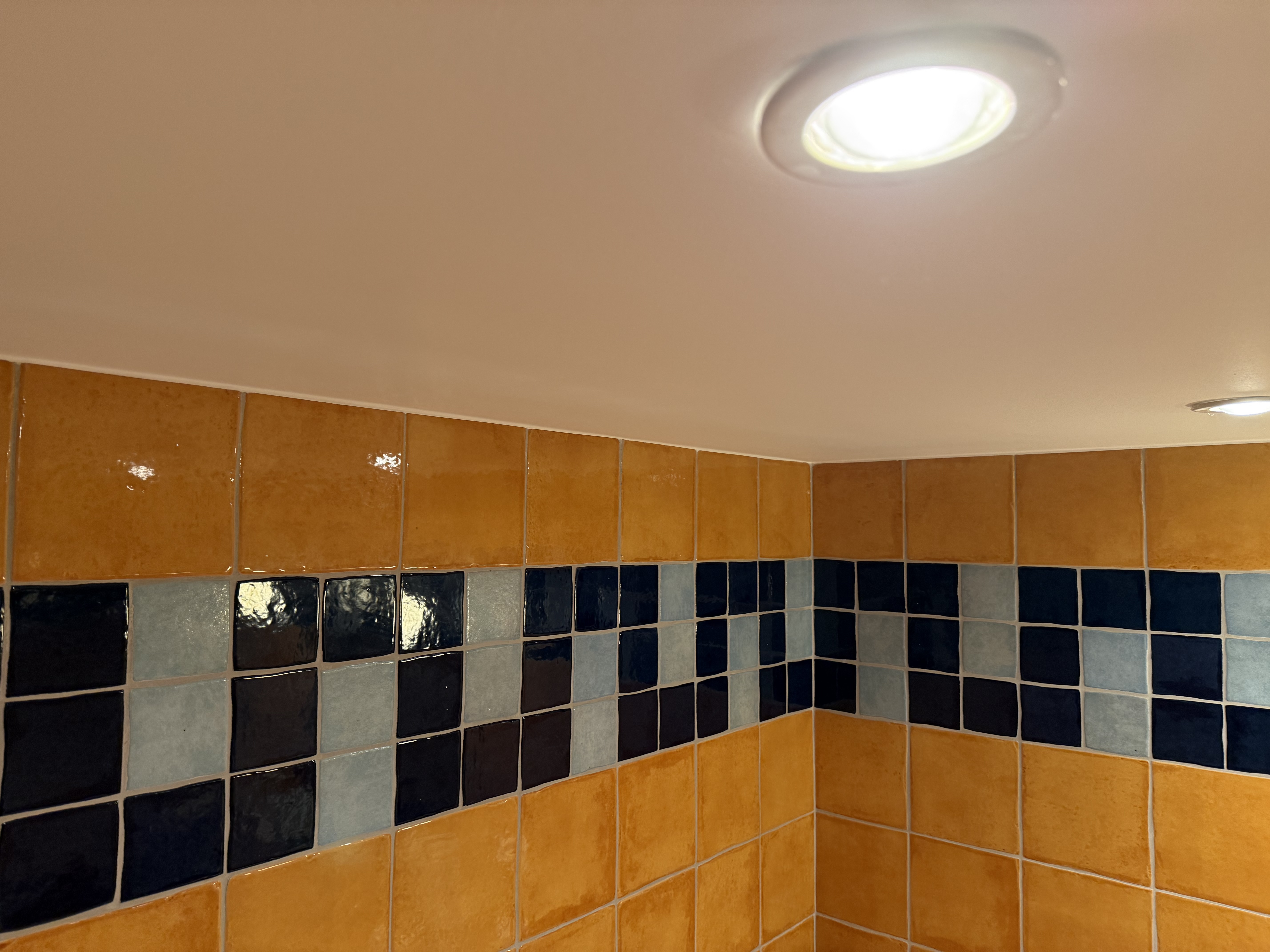 Odświeżenie sufitu w łazience