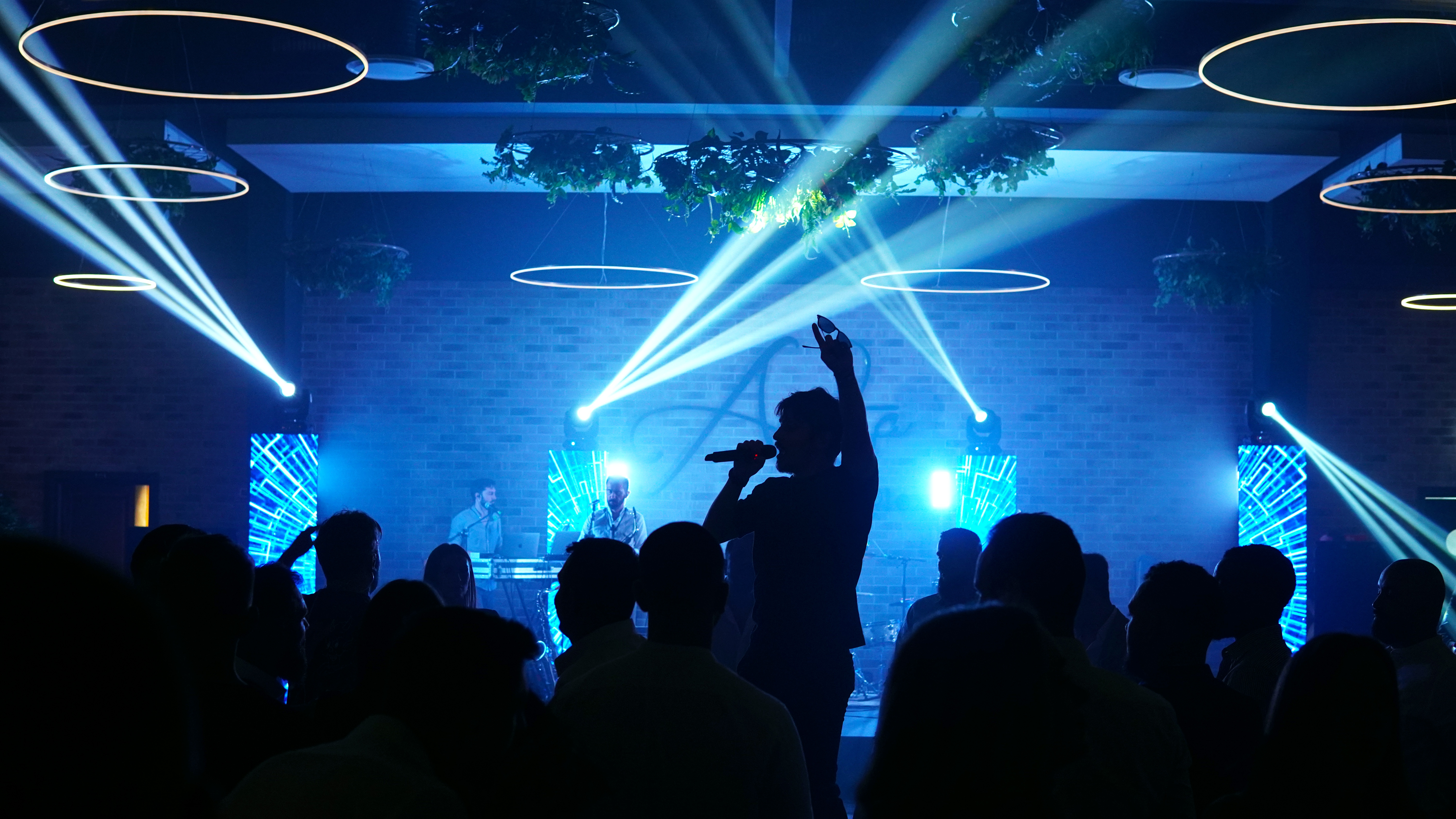 Overnite Band - Trupa Nunta | Formatie nunta - Image 3