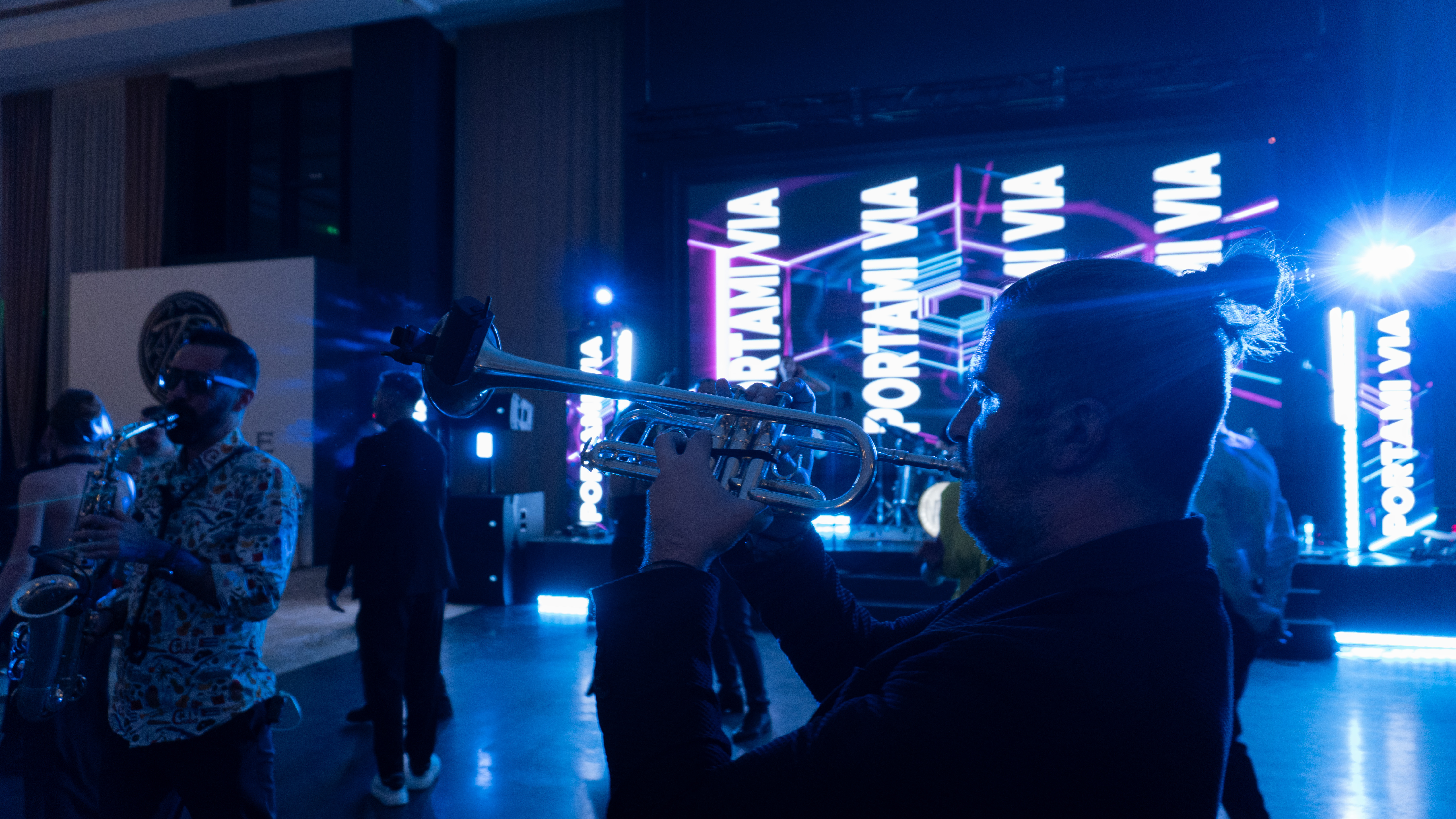 Overnite Band - Trupa Nunta | Formatie nunta - Image 6