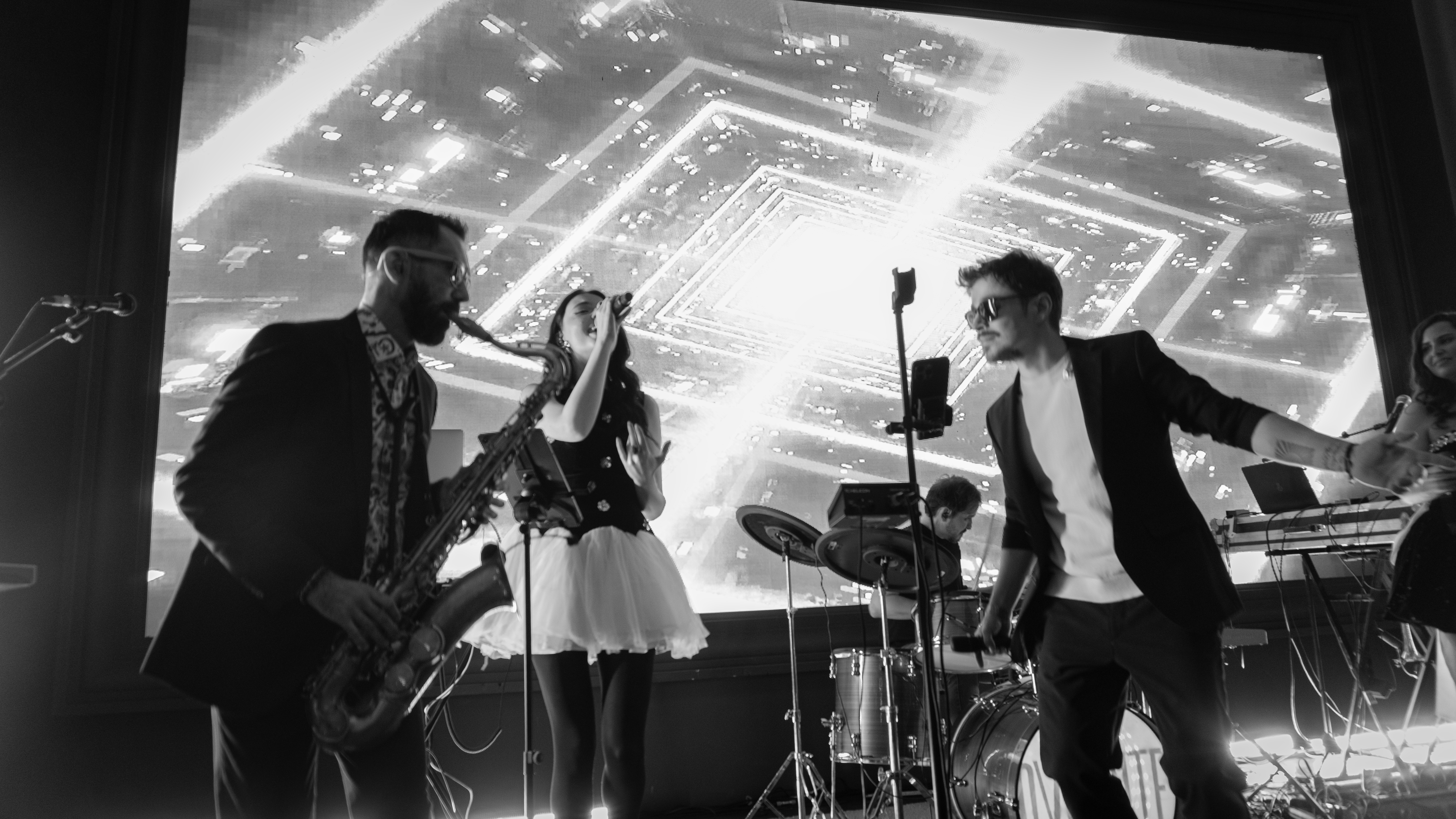 Overnite Band - Trupa Nunta | Formatie nunta - Image 5