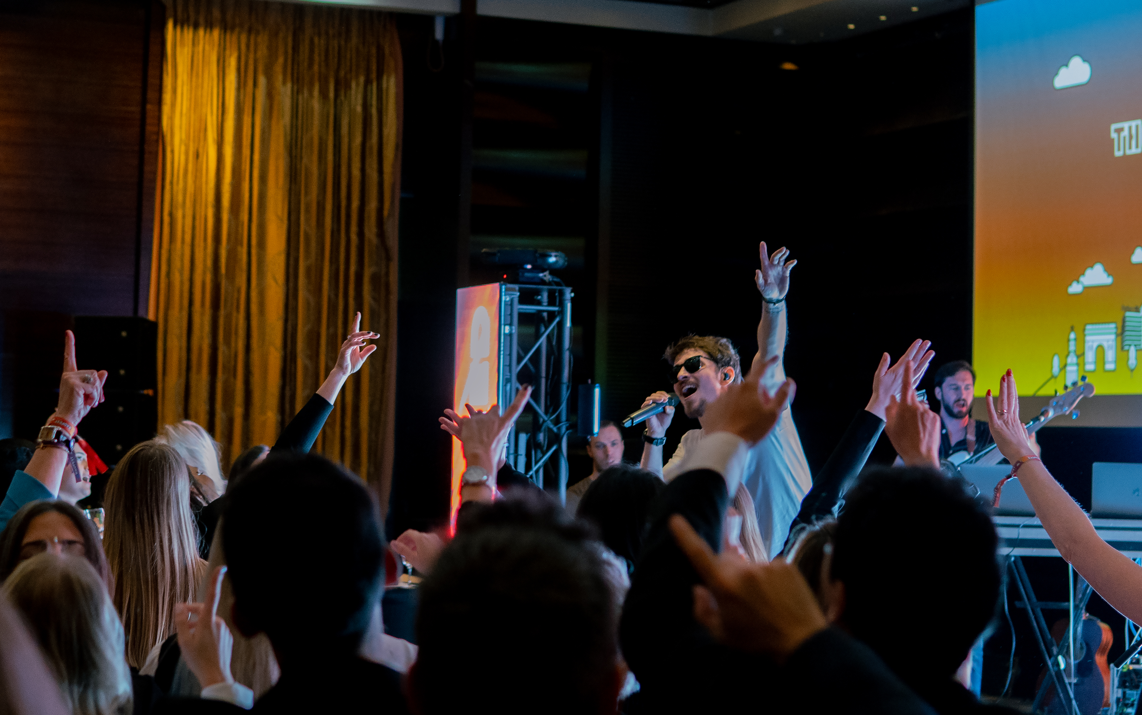 Overnite Band - Trupa Nunta | Formatie nunta - Image 8