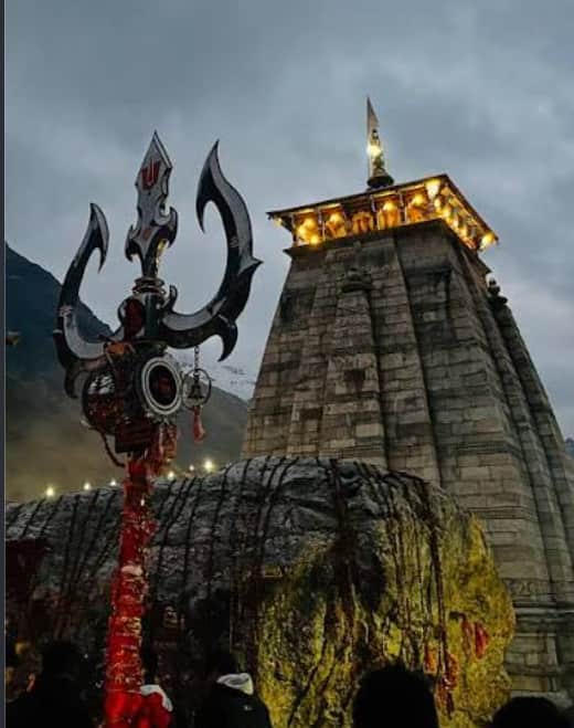 केदारनाथ मंदिर की प्राचीन पत्थर की वास्तुकला